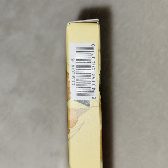 Eyeshadow - Picture 3 of 3